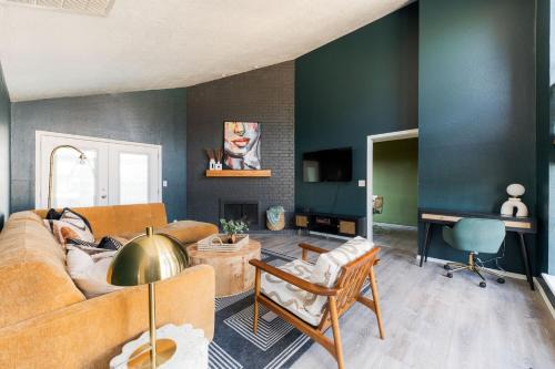 Norman House | Family-Friendly Escape at The Lounge Off Lindsay, Rated 9.8