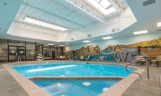 Grand Junction Hotel | Convenient Retreat Near Redlands Mesa Golf Course with Pool