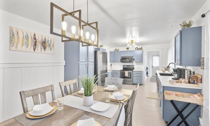 Crescent City House | Modern Vintage: Guest Rated 9.8 with Oceanfront Relaxation