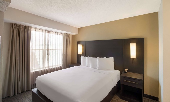 Richardson Hotel | Convenient Access to Dallas Arboretum with Private Kitchen