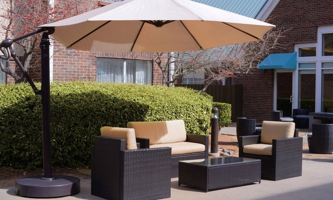 Richardson Hotel | Convenient Getaway Near Dallas Arboretum with Pool & BBQ