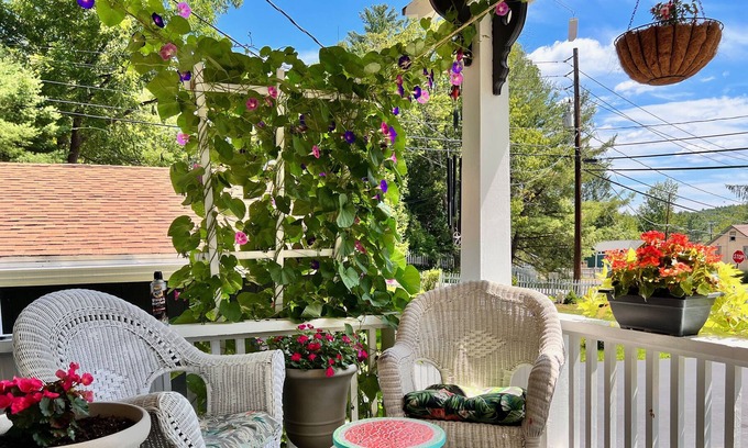 Damascus House | Ideal Retreat: Minutes to the Delaware River with Family Amenities