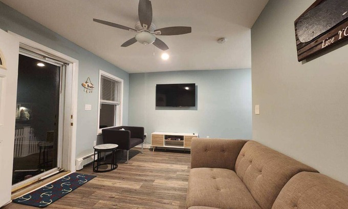 Devon House | Beautiful 3-Bedroom Home Steps from Walnut Beach