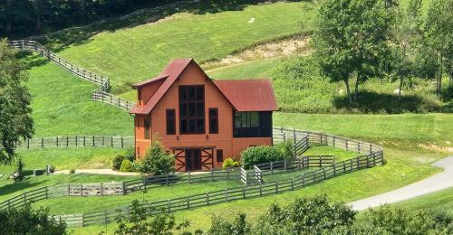 Frank House | Discover Mio Nido at Eagles Nest: Family-Friendly Retreat