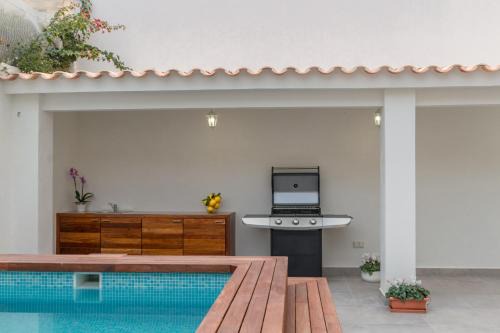 Foners House | Explore Palma -2702 Mallorca: Family-Friendly Pool Retreat