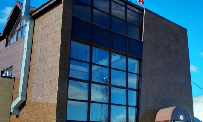 Nefteyugansk Bed & Breakfast | Comfortable Stay at Mira 18A with Pool and Breakfast