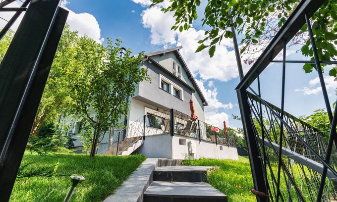 Valea Doftanei Villa | Family-Friendly Retreat: Mira by Atra with Pool & Breakfast