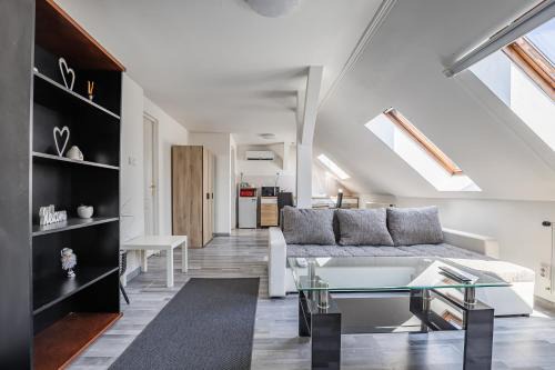 Erzsebetfalva House | Budget-Friendly Milan Apartman: Pet and Child Friendly Stay