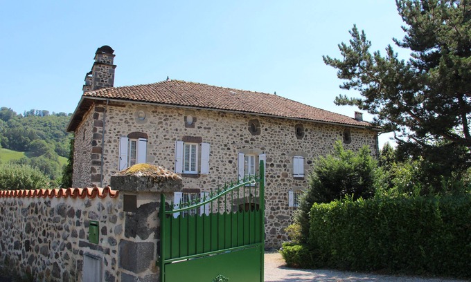 Saint-Simon House | Discover Mirabel: Family-Friendly Retreat Near Aurillac