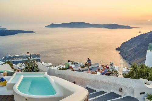 Firostefani Apartment | Pet-Friendly Mirabo Villas with Ocean Views & Breakfast