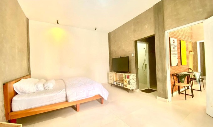 Colomadu Villa | Discover Miracle Villa Solo: Family-Friendly with Pool