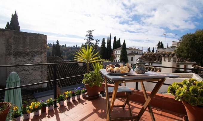 Sacromonte Apartment | Cozy Mirador Alhambra with Private Terraces & Wifi