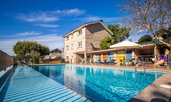 Pontevedra House | Oceanfront Retreat: Mirador da Gouxa in Pontevedra, 4-Star
