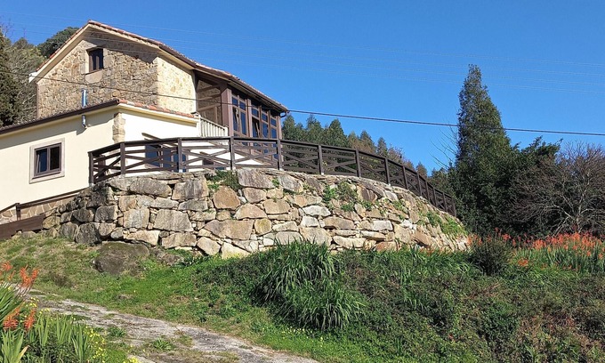 Serantes House | Pet-Friendly Retreat at Mirador de Maruja for Families