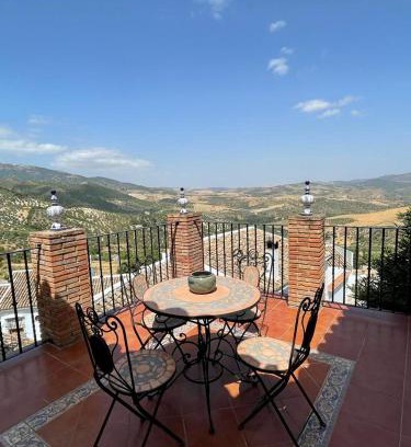 Zahara de la Sierra House | Discover Mirador del farmacéutico: Pet & Child Friendly Stay