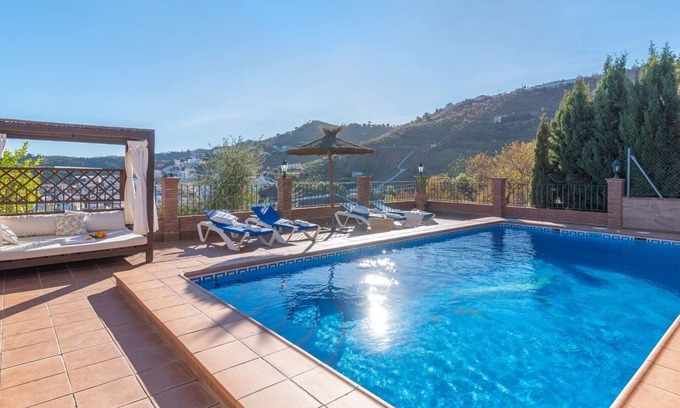 Iznate Villa | Unforgettable Mirador Las Claras Iznate with Oceanfront Spa