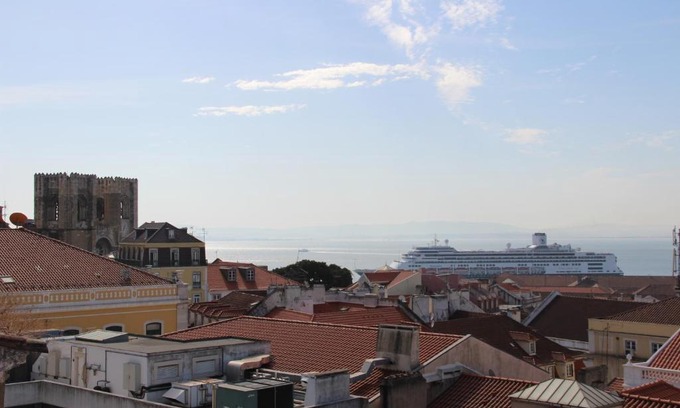 Santa Maria Maior Apartment | Exceptional Family-Friendly Stay at Miradouro de Lisboa