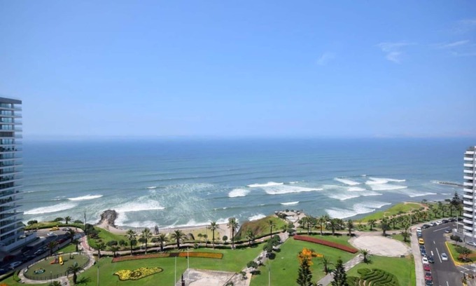 Santa Cruz Apartment | Oceanfront Miraflores Condo with Pool and Spa Amenities