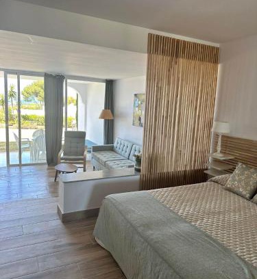 Mijas Resort | Inviting Miraflores Resort: Oceanfront Bliss Awaits You