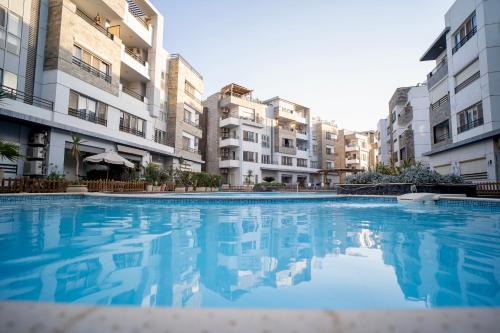 New Cairo Apartment | Experience Mirage Residence Resort: Pet Friendly & Poolside Fun!