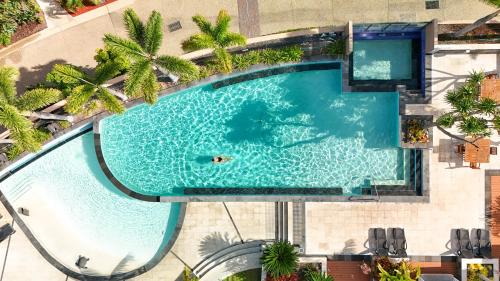 Airlie Beach Apartment | Elegant Mirage Whitsundays: Oceanfront Bliss Awaits