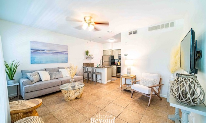 Highland Lake Estates Condo | Pet-Friendly Island Retreat with Pool & Spa Amenities