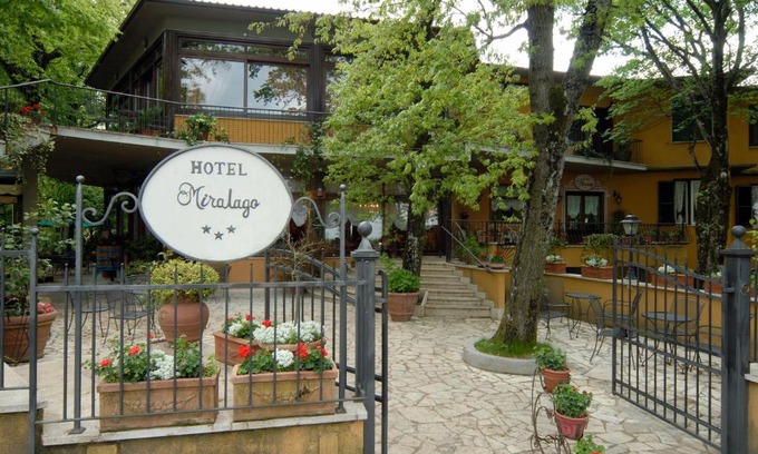 Albano Laziale Hotel | Discover Miralago: Pet-Friendly Hotel with Great Amenities