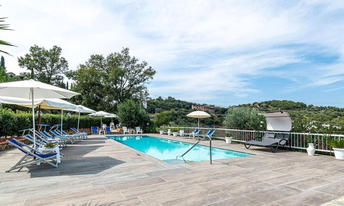 Rutino House | Inviting Cottage with Scenic Views and Pet-Friendly Amenities