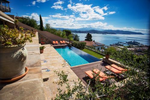 La Spezia Apartment | Miramare Apartments & Suites: Oceanfront Retreat with Pool