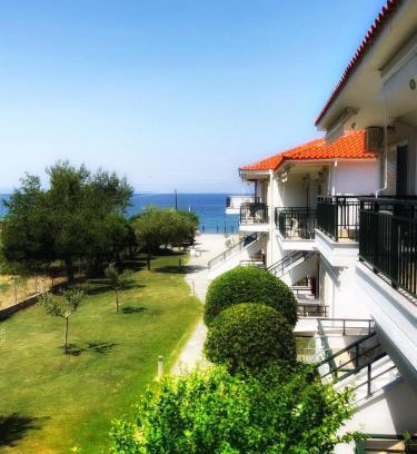 Paradhisos Apartment | Top-Rated Miramare Hotel with Oceanfront Views & Breakfast
