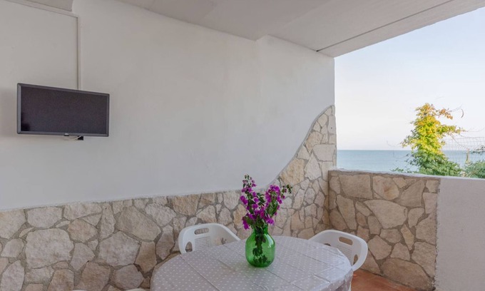 Mattinata House | Oceanfront House with Beautiful Views and Pet-Friendly Perks