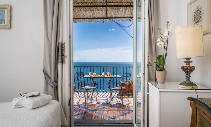 Positano City Centre Hotel | Idyllic Miramare: Oceanfront Bliss with Spa & Pool