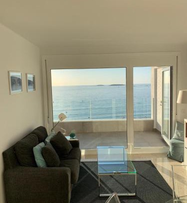 Nigran Apartment | Oceanfront Bliss at Mirando al Mar, Playa America