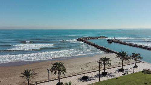 Port Saplaya Apartment | Beautiful Mirant el Mar: Oceanfront Oasis with Spa & Pool