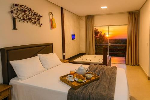 Nobres Hotel | Relax at Mirante do Cerrado: Pool, Breakfast & Family Fun