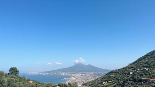 Piazza-Tralia-Pendolo Apartment | Top-Rated Stay at Miravesuvio: 9.9/10 Guest Reviews