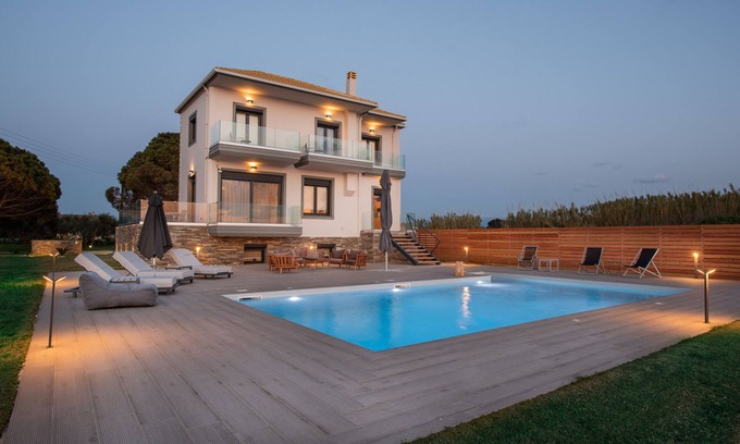 Preveza Villa | Mirazur Seafront Villa with Private Pool & Breakfast