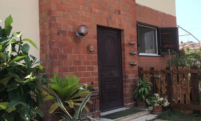Ardea Bed & Breakfast | Inviting Mirella's House ViaVerona: Breakfast & Hot Tub Await