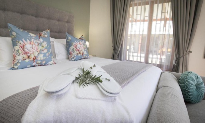 Montagu House | Discover Mirihof Retreat: 4-Star Oasis with Pool & Hot Tub