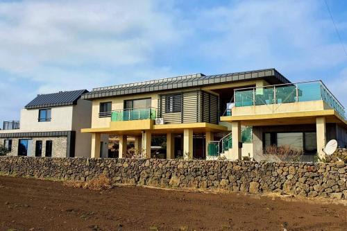 Andeok House | Guest Rated 10/10: Family-Friendly Mirine Jeju Hotel