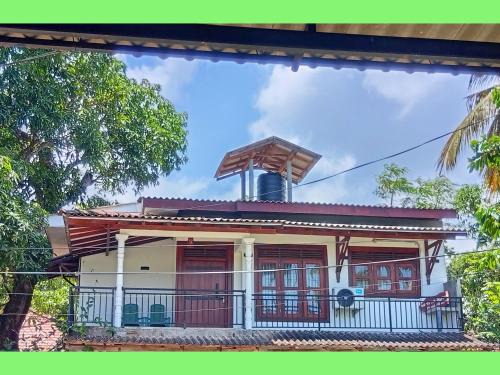 Kamburugamuwa Apartment | Cozy Mirissa Sylph Family Guest with Kitchen Amenities