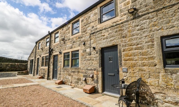 Lumbutts House | Enchanting Mirk Cottage: 4-Star Stay with Family-Friendly Amenities