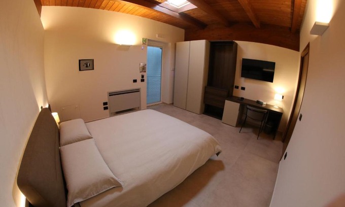 Licata Bed & Breakfast | Family-Friendly Retreat at Mirko's House with Hot Tub