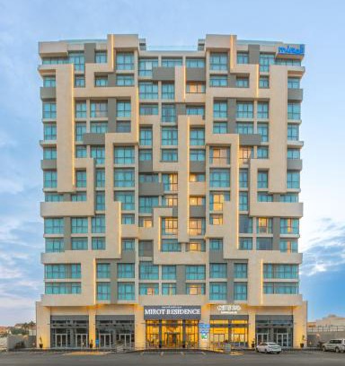 Al Khobar Apartment | Discover Mirot Hotel: Family-Friendly with Pools and High Ratings