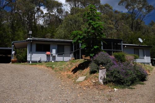 Kevington House | Discover Mirra Minga: Pet & Child Friendly Escape