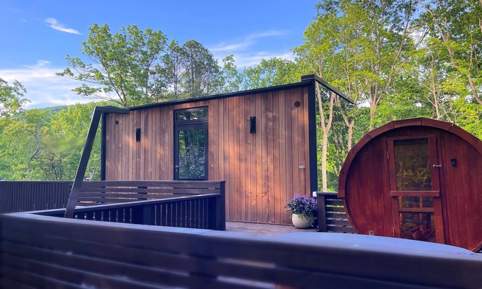 Clarkesville House | Escape to Mirror Häus: Ice Bath, Sauna & Outdoor Living