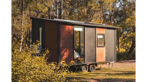 Tamborine House | Reflect on Comfort at Mirror Reflections Hotel