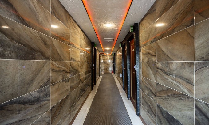 Miryang Hotel | Eco-Friendly Getaway at Miryang Renaissance with Hot Tub