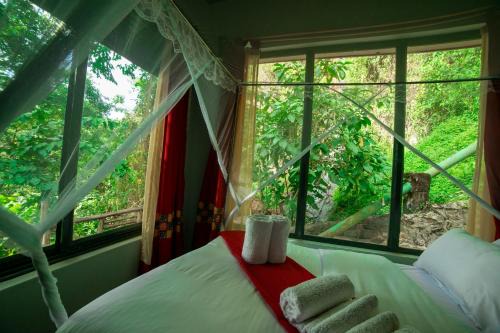 Sipi Cabin | Discover MISE CAVE LODGE: Pet-Friendly and Family Ready
