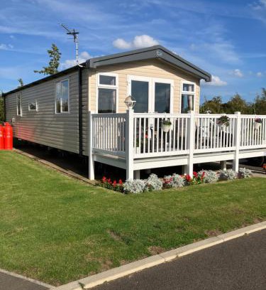 Ingoldmells Other | Family-Friendly Getaway at Miss Grace Plot 26 Hotel